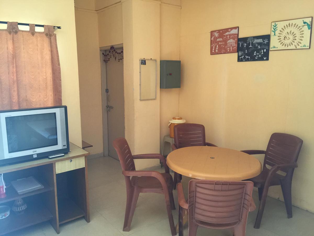 Mtdc Approved Mohiniraj Guest House Nashik Exterior foto